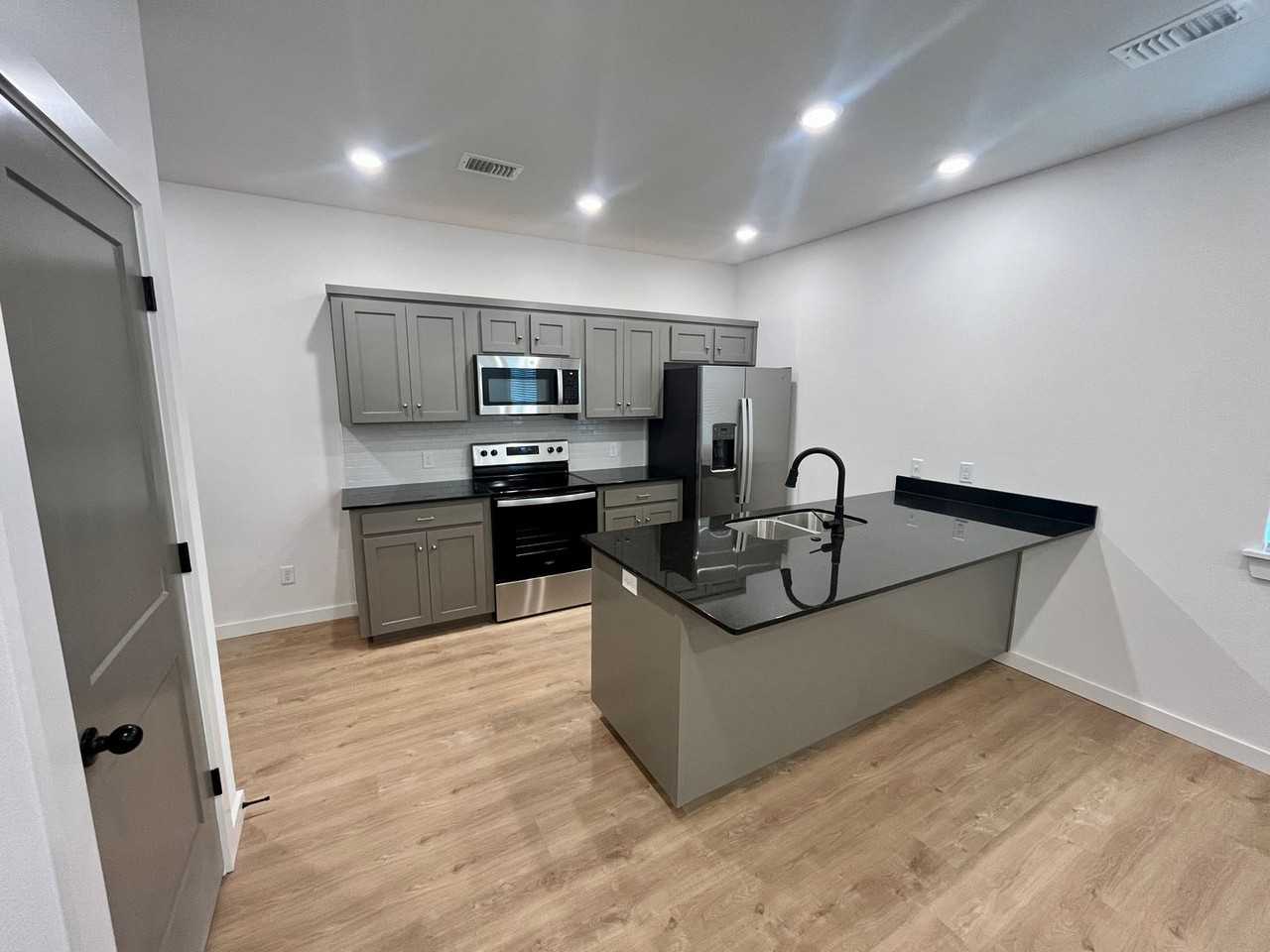 Shire Pointe - Photo 3 of 27