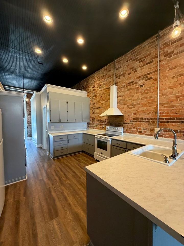27 W Oak St - Photo 7 of 15