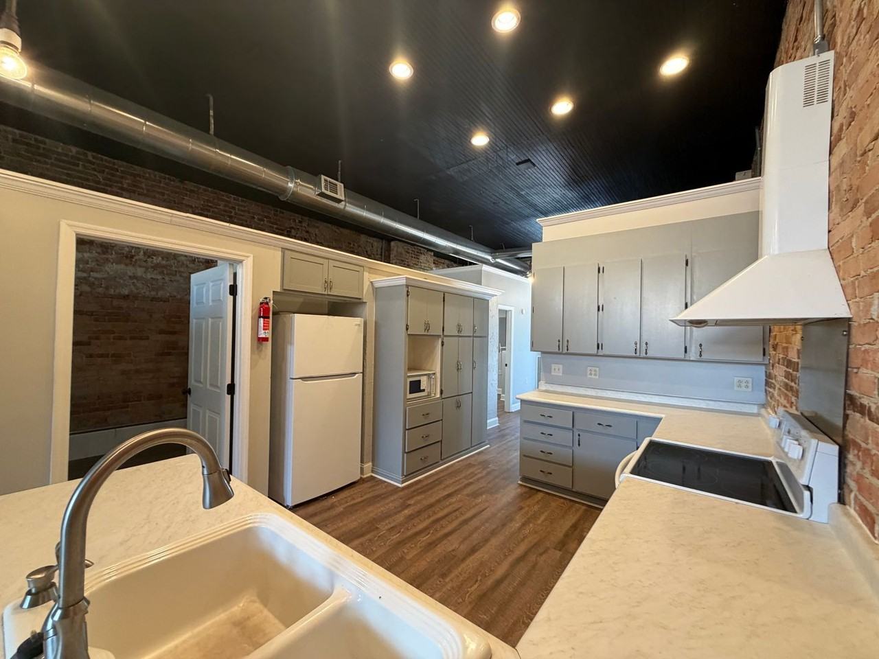 27 W Oak St - Photo 6 of 13