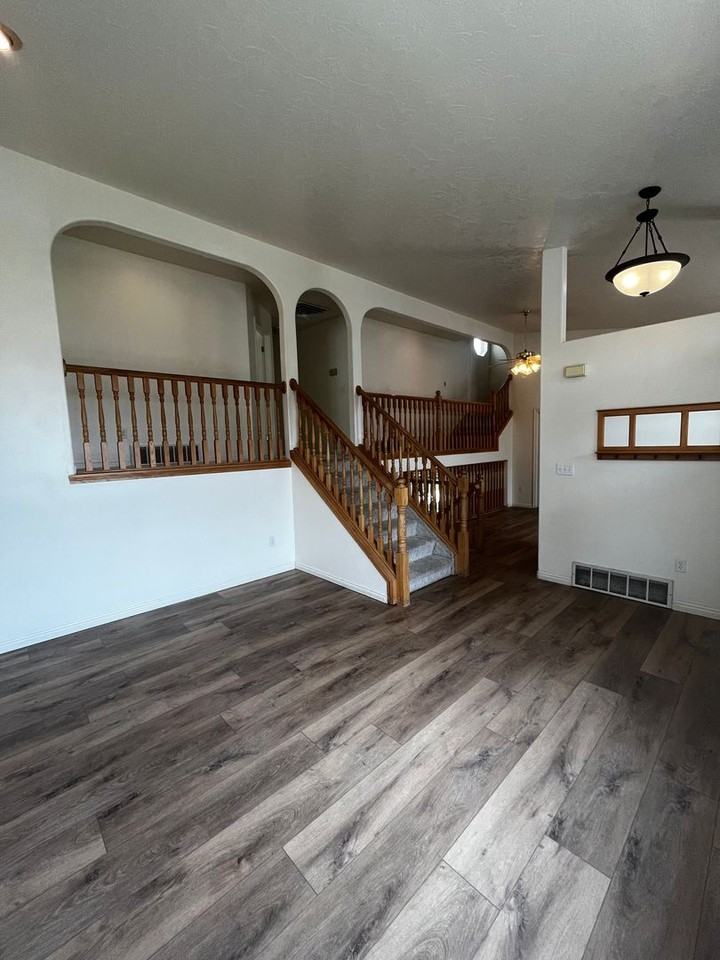 516 W 300 S - Photo 4 of 23