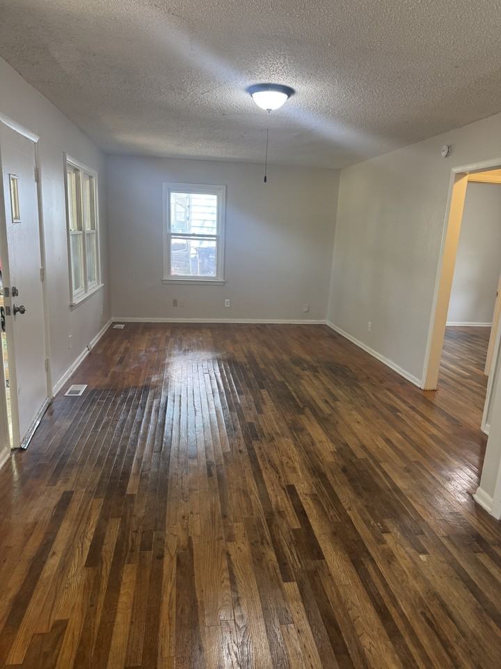 1801 Se Sage St #1 - Photo 2 of 7