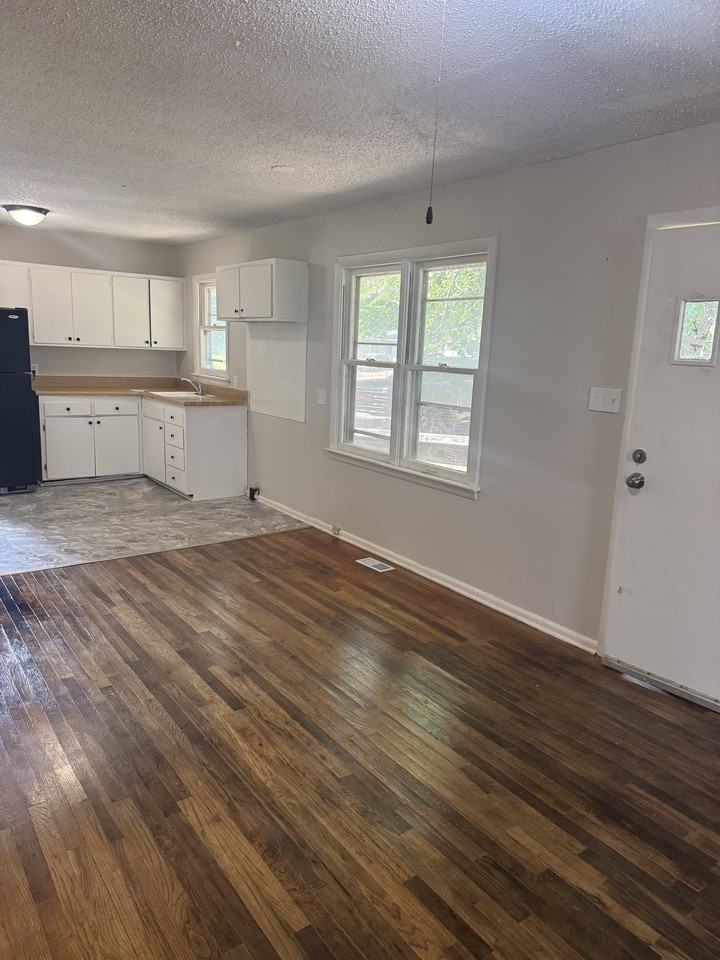 1801 Se Sage St #1 - Photo 3 of 7