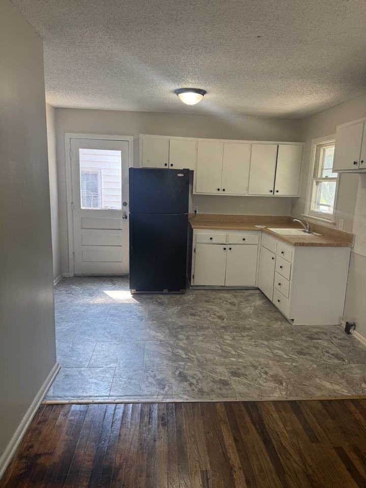 1801 Se Sage St #1 - Photo 4 of 7