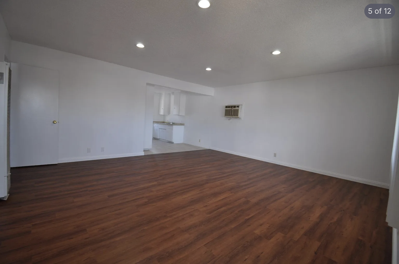 327 East Navilla PlaceApt J #J - Photo 2 of 9