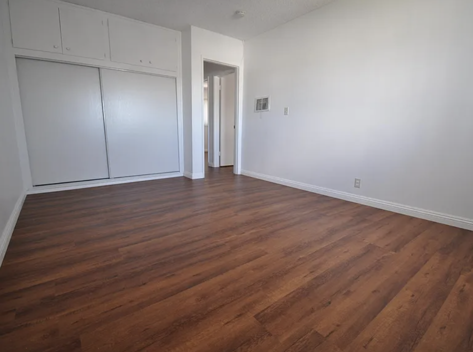 327 East Navilla PlaceApt J #J - Photo 5 of 9