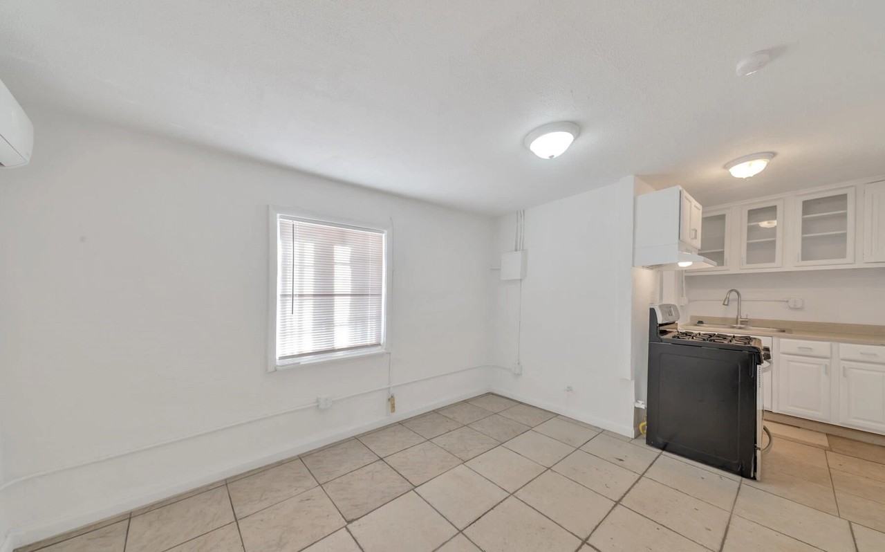909 South 35th AvenueUnit 3 #3 - Photo 4 of 12