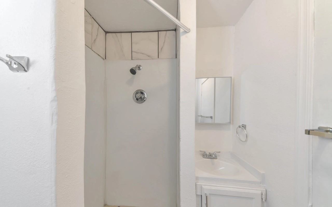 909 South 35th AvenueUnit 3 #3 - Photo 6 of 12