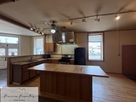 featured image of 122 E Park St