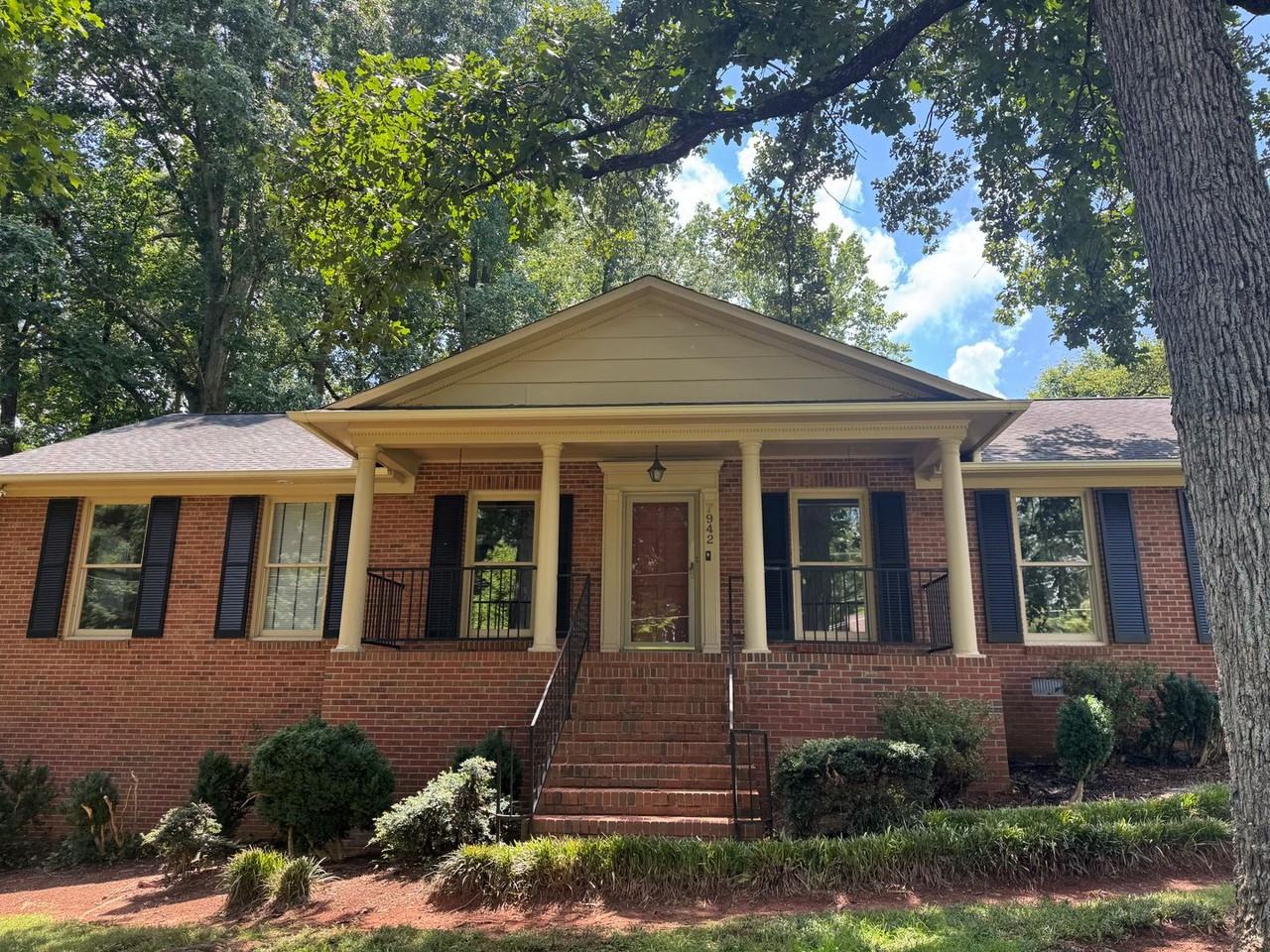 7942 Lake Vista Dr - Photo 2 of 50