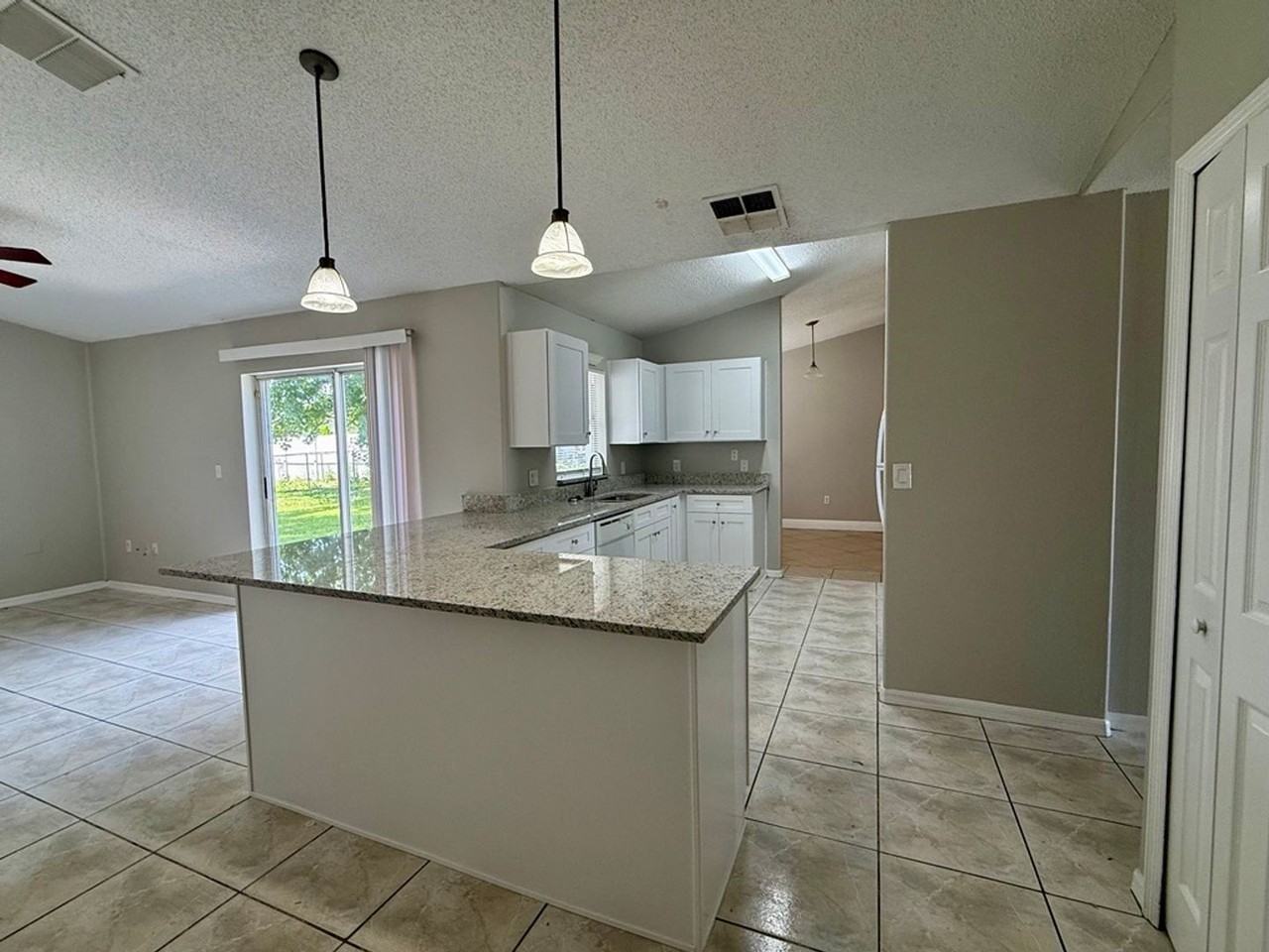 305 Colonade Ct - Photo 5 of 24