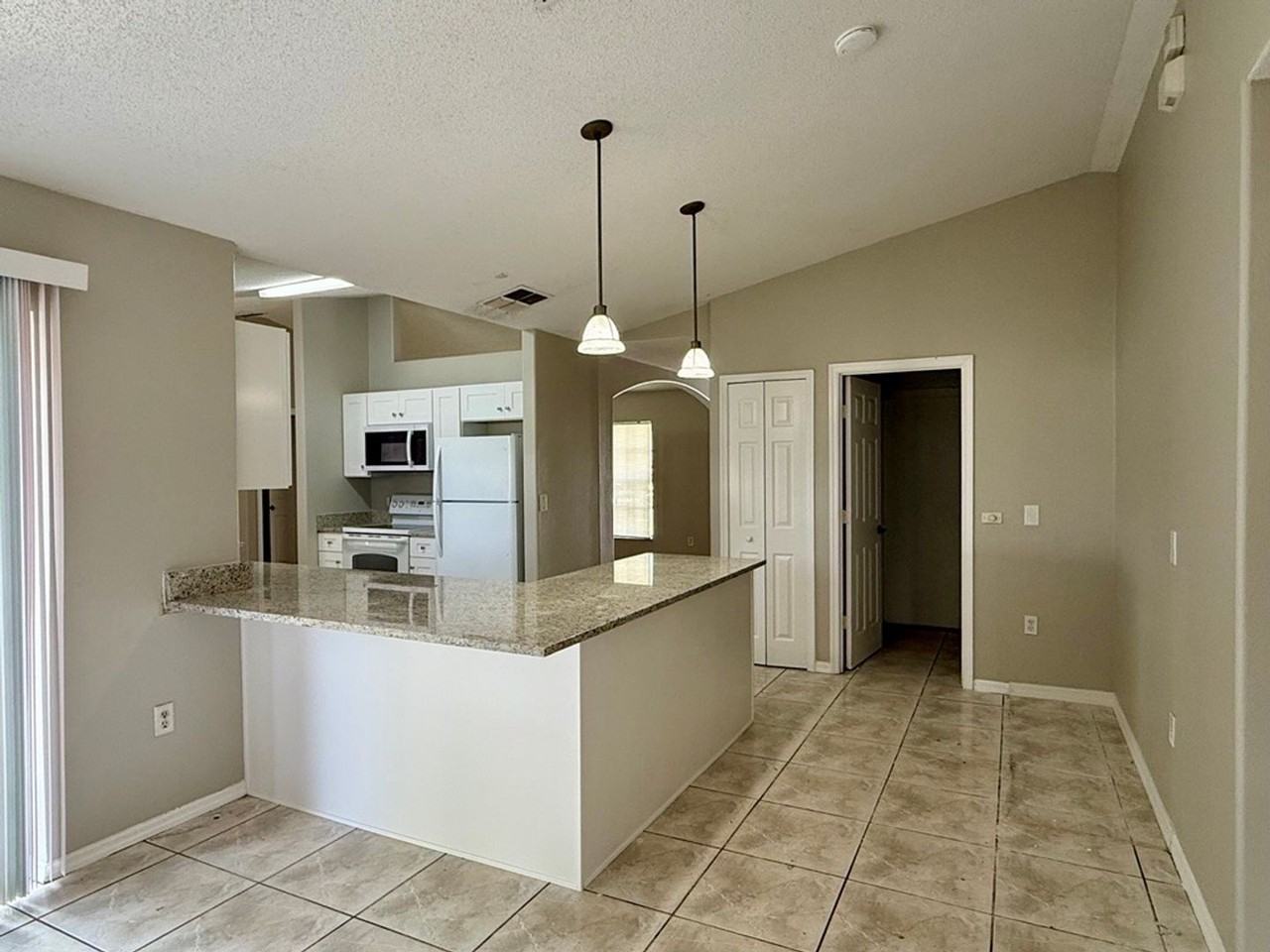 305 Colonade Ct - Photo 7 of 24