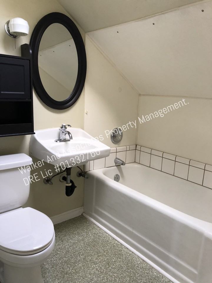 415 S BroadwayUnit A #A - Photo 3 of 5