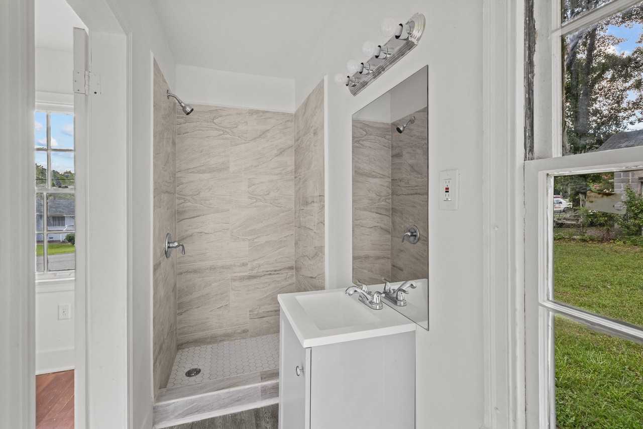 2537 3rd St Ne #1 - Photo 4 of 17