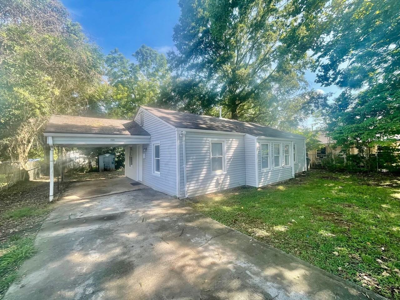 1131 Amelia Ave - Photo 2 of 11