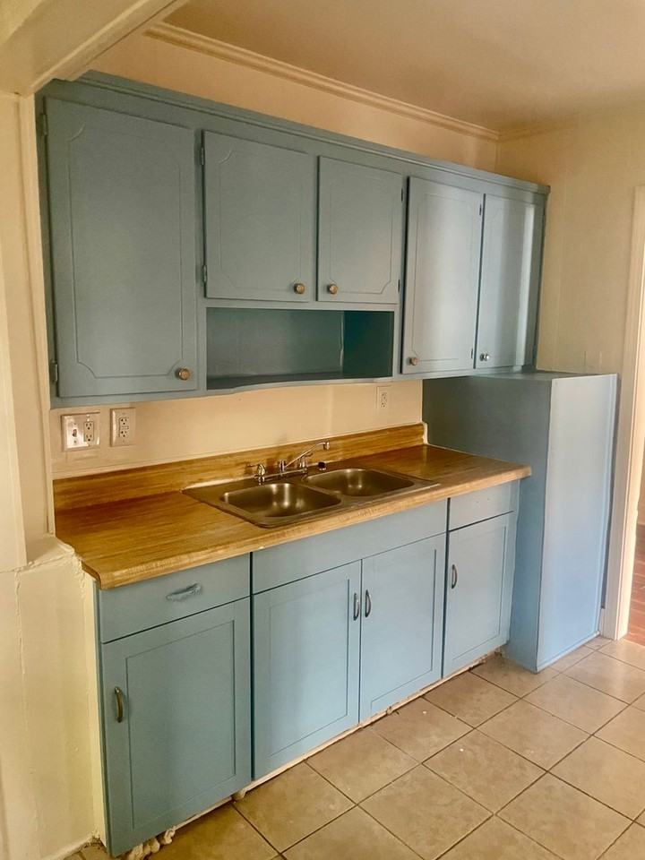 1131 Amelia Ave - Photo 5 of 11
