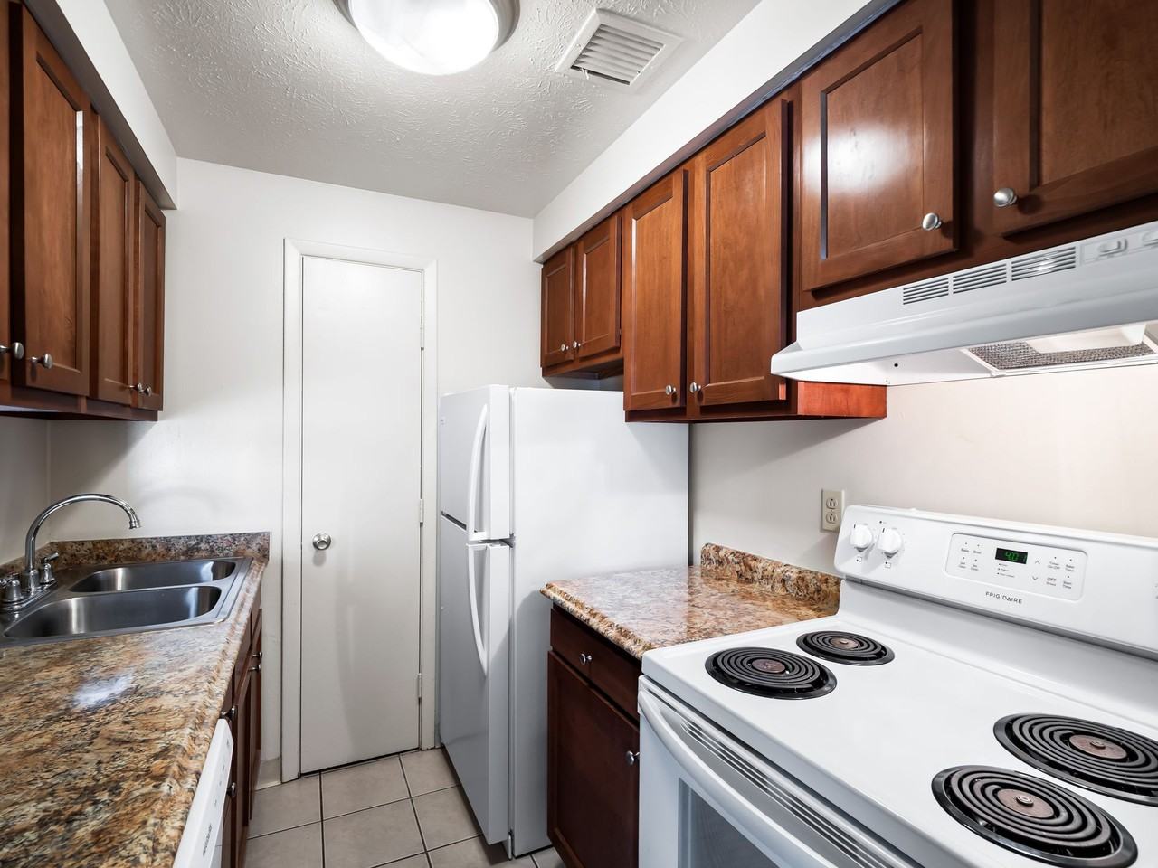 Cross Creek Apartments - Photo 7 of 47