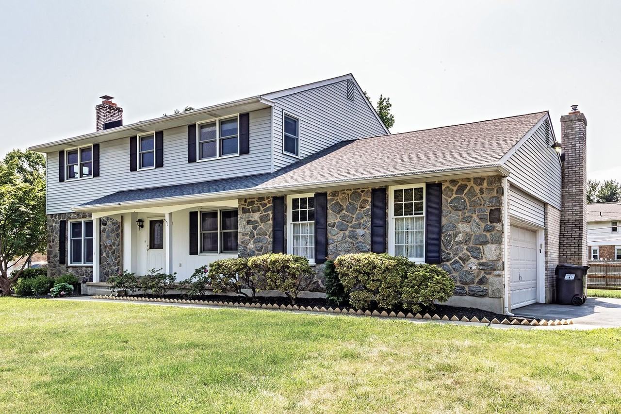 2412 Manet Rd