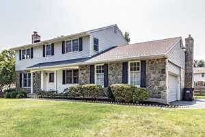 featured image of 2412 Manet Rd