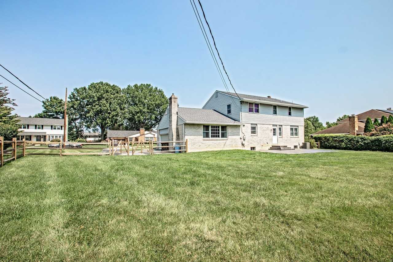 2412 Manet Rd - Photo 2 of 28