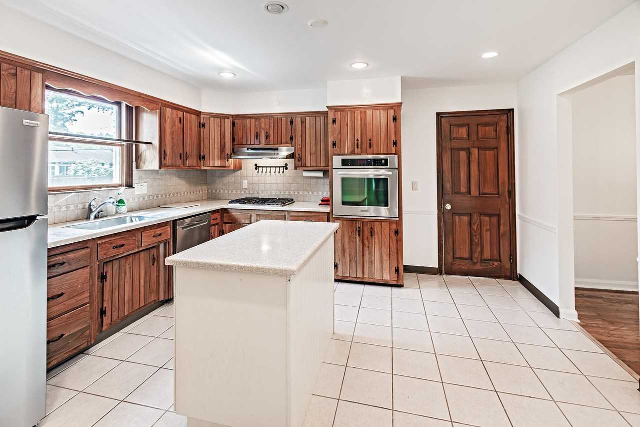 2412 Manet Rd - Photo 4 of 28