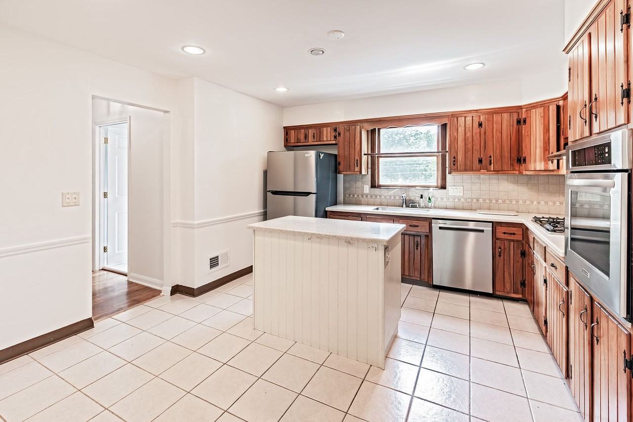 2412 Manet Rd - Photo 5 of 28