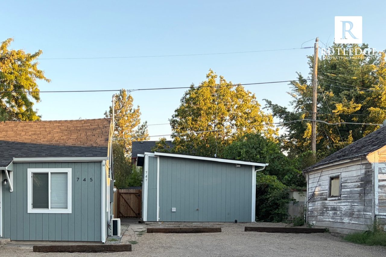 747 Dakota Ave - Photo 3 of 7