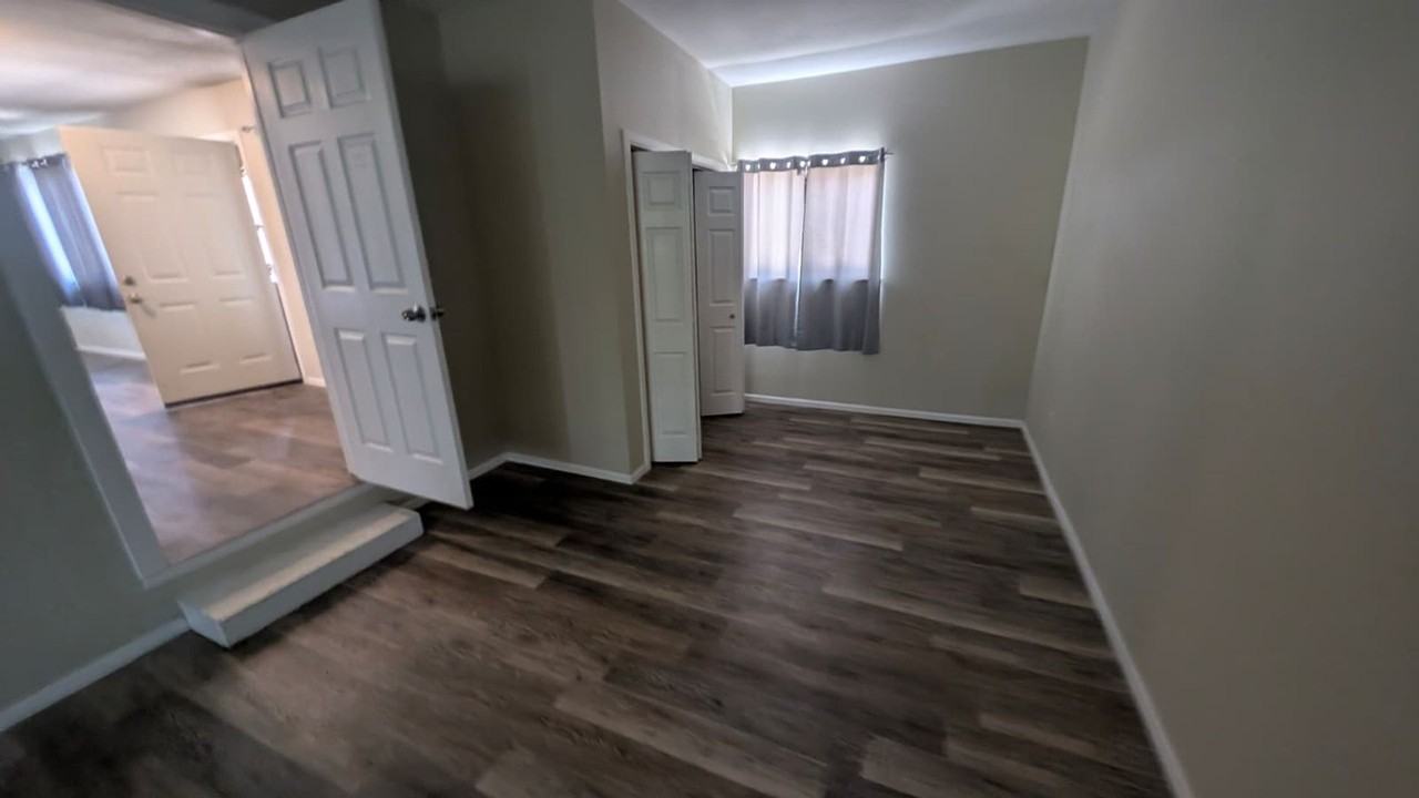 226 Waverly Ave - Photo 5 of 19