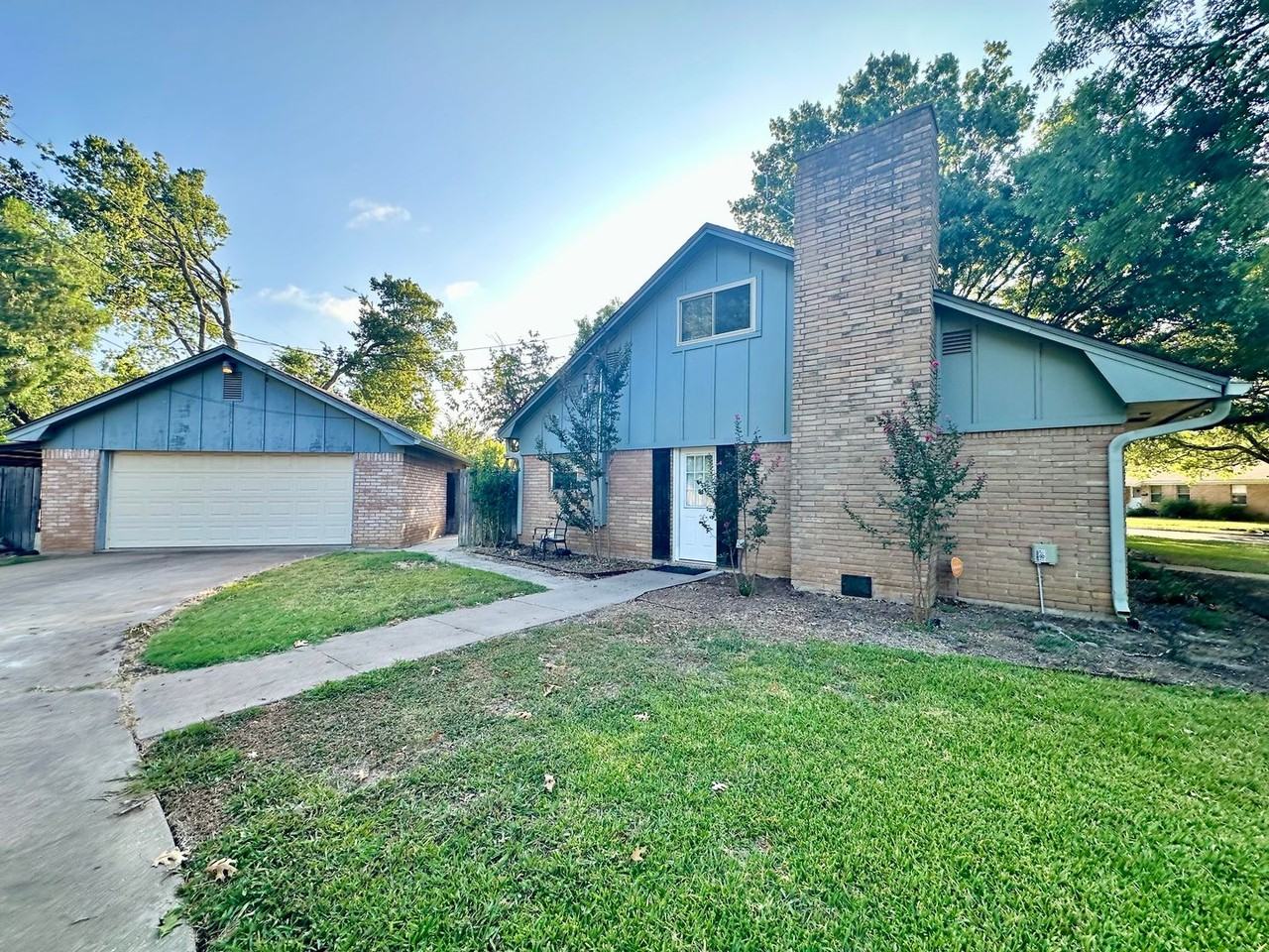 5719 Fairview Dr - Photo 2 of 25