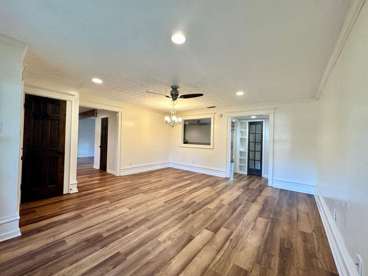 5719 Fairview Dr - Photo 3 of 25
