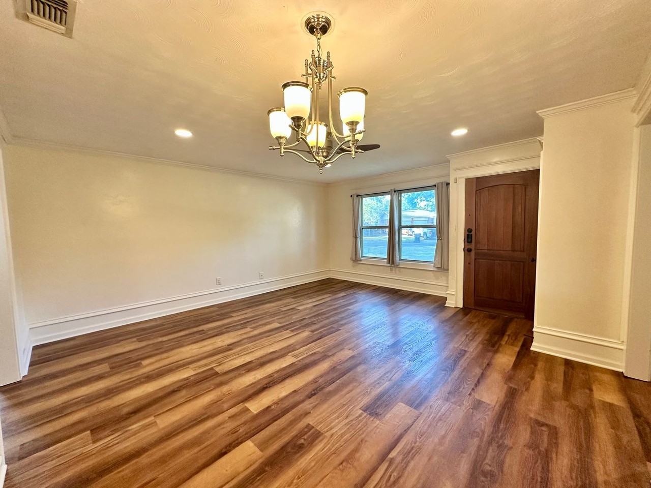 5719 Fairview Dr - Photo 4 of 25