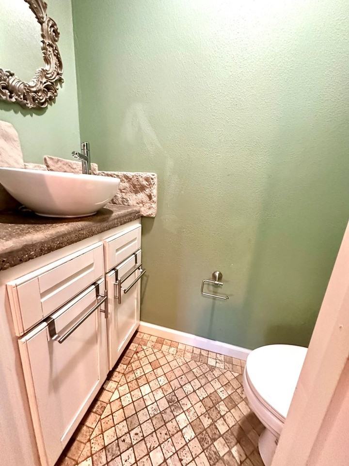 5719 Fairview Dr - Photo 6 of 25