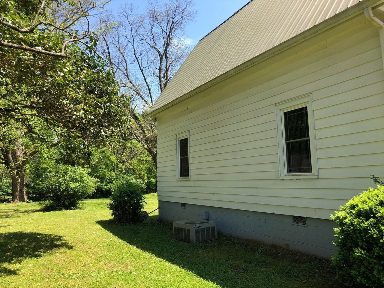 599 Gordon St - Photo 5 of 24