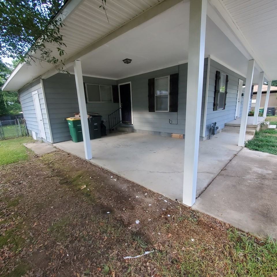 702 Wildwood Ave - Photo 3 of 33