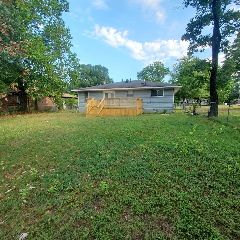 702 Wildwood Ave - Photo 4 of 30