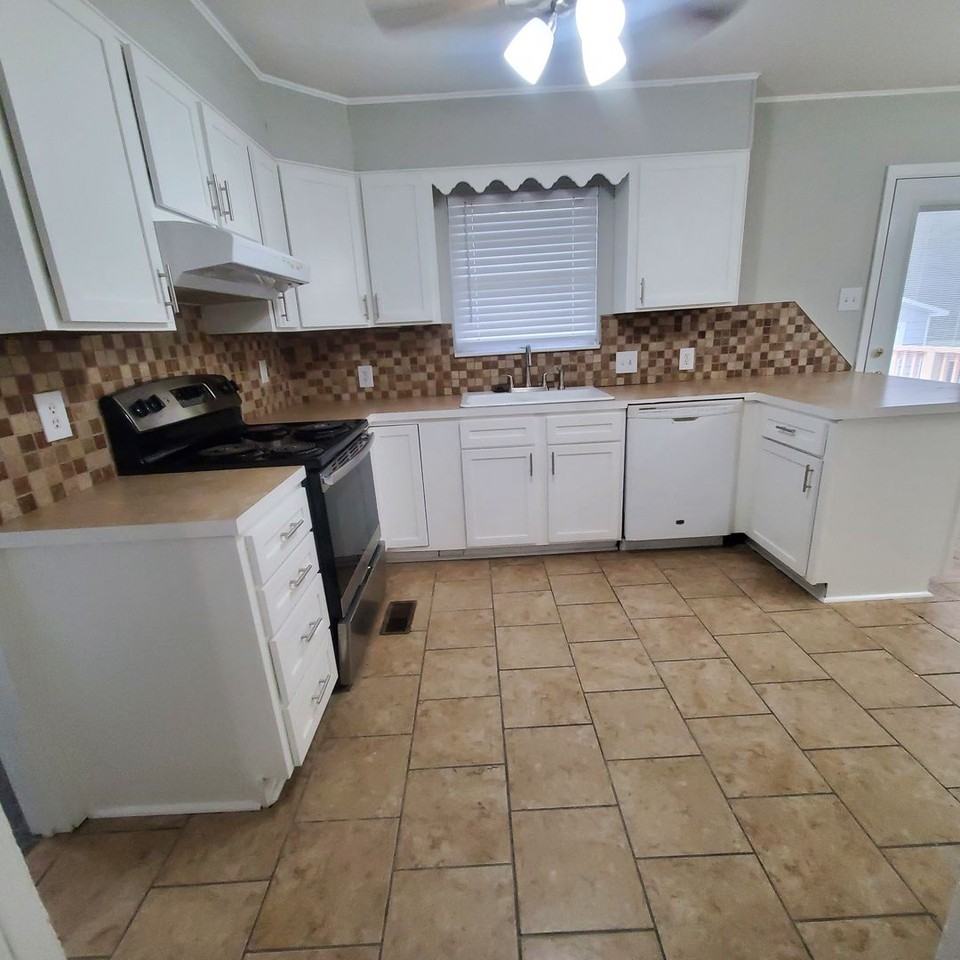 702 Wildwood Ave - Photo 6 of 30