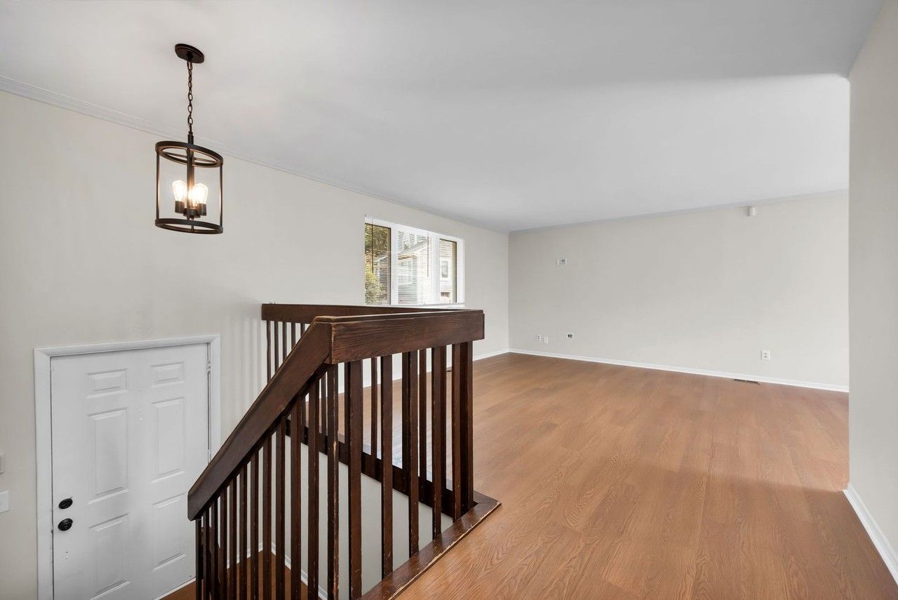 2700 Queenswood Dr - Photo 5 of 38