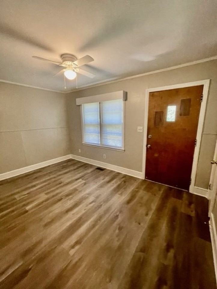 4503A Lochleven St - Photo 3 of 8