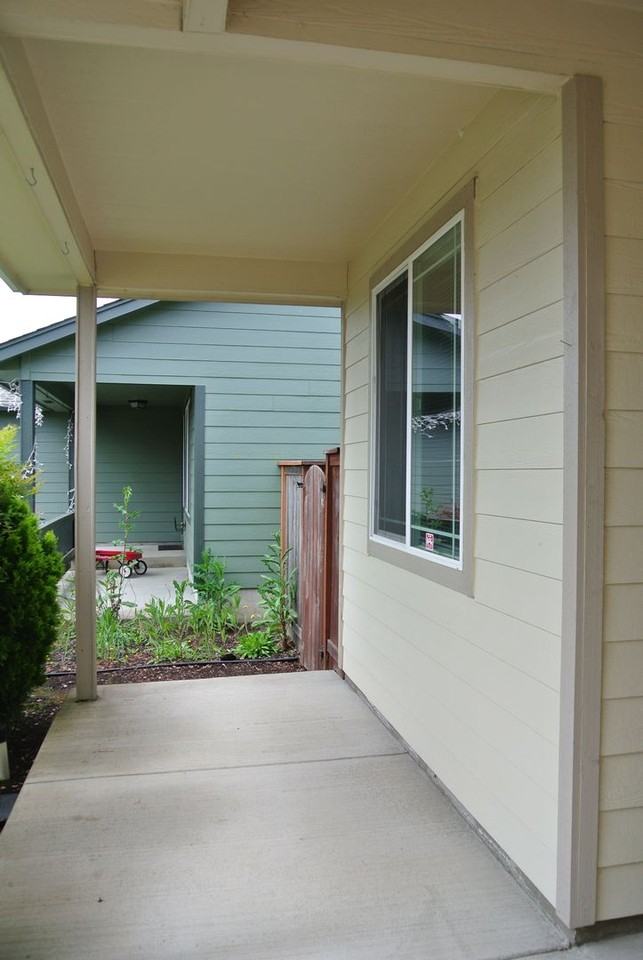 699 Trinity St Ne - Photo 3 of 23