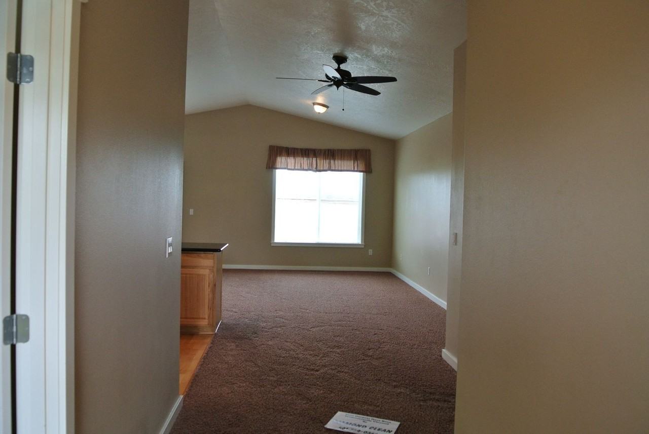 699 Trinity St Ne - Photo 5 of 23