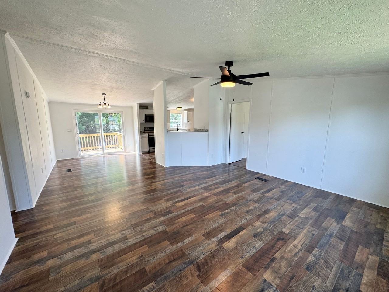 8600 Bragg Dr - Photo 2 of 13
