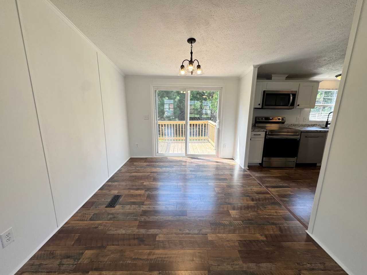 8600 Bragg Dr - Photo 3 of 13