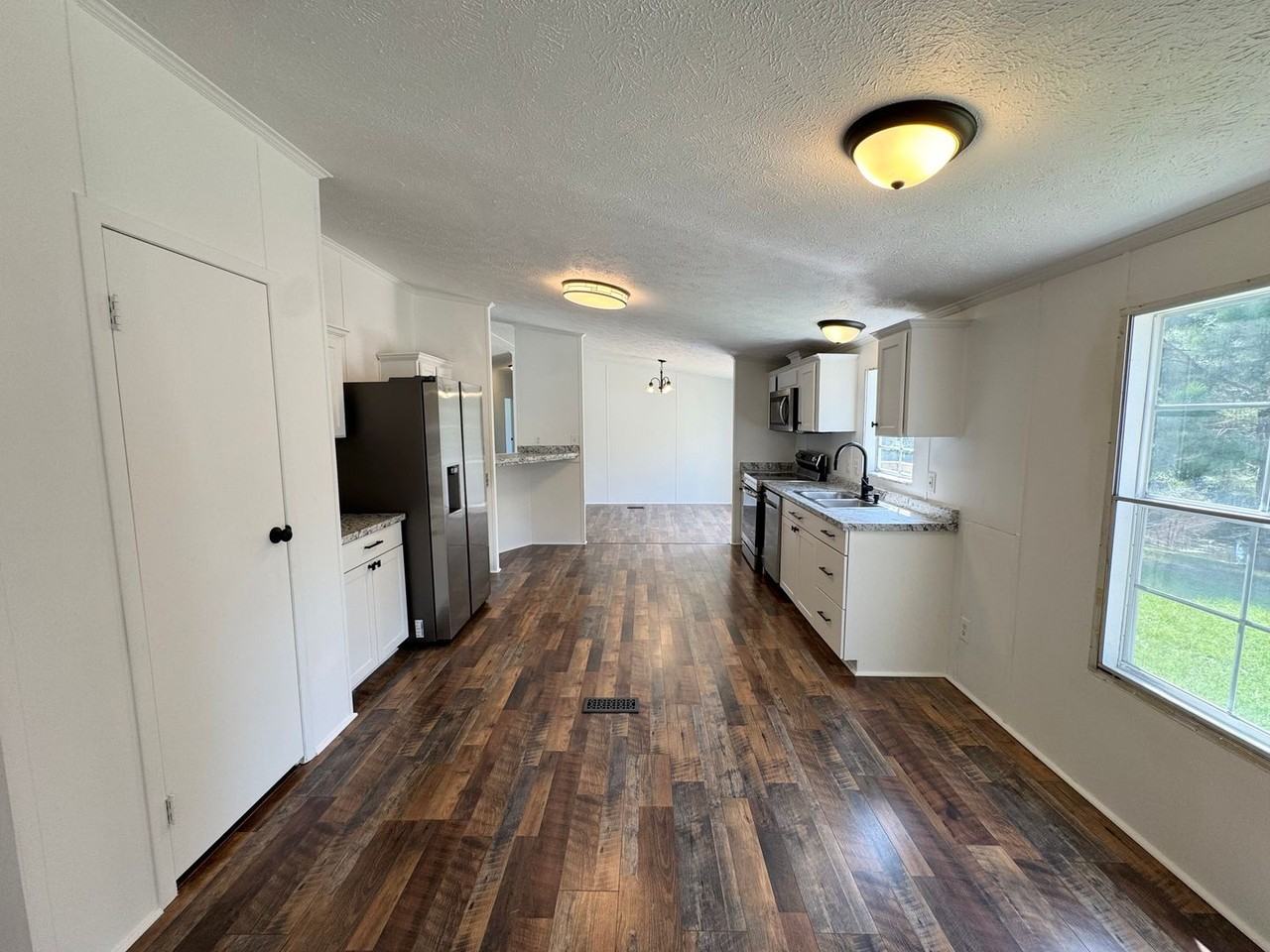 8600 Bragg Dr - Photo 4 of 13