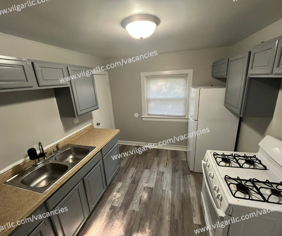 6065 E 6th Pl - Photo 4 of 24