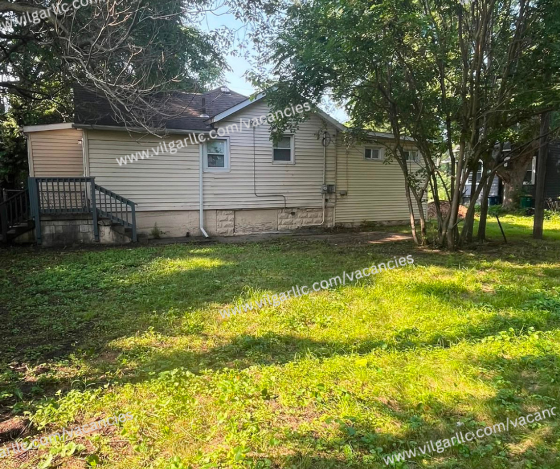 6065 E 6th Pl - Photo 3 of 24