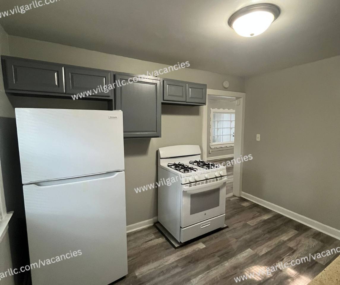 6065 E 6th Pl - Photo 6 of 24
