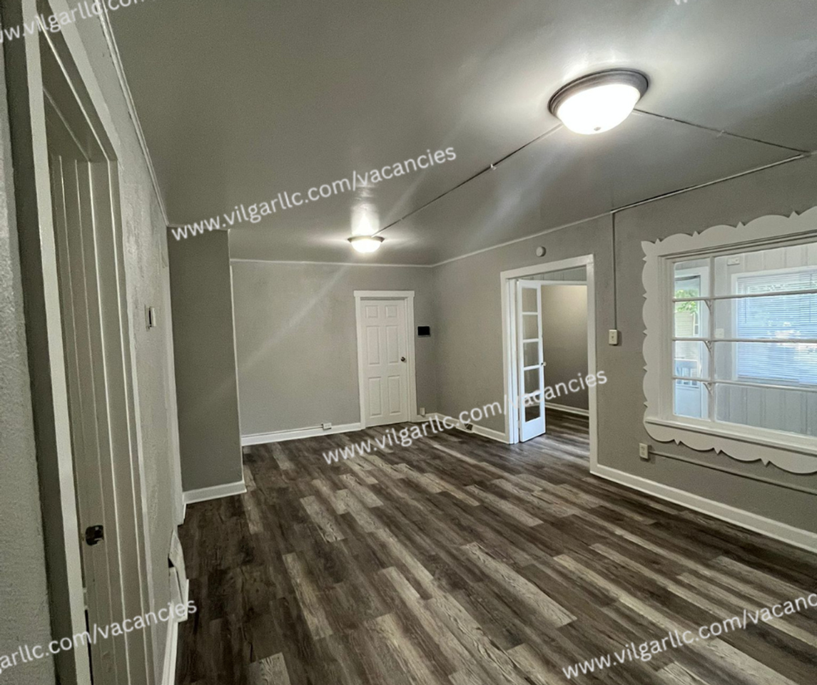 6065 E 6th Pl - Photo 7 of 24