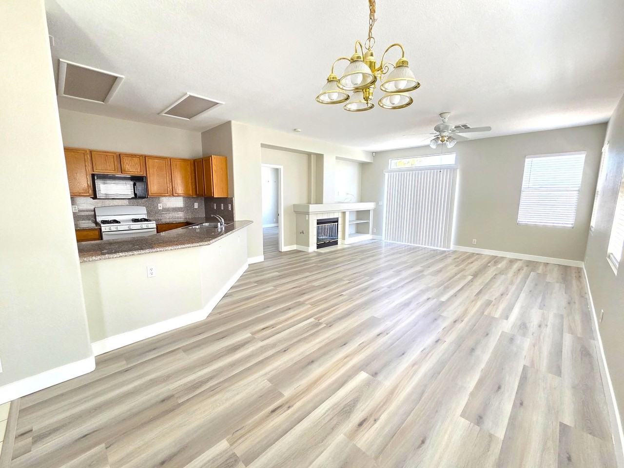 7904 Canyon Grove Ct - Photo 2 of 28