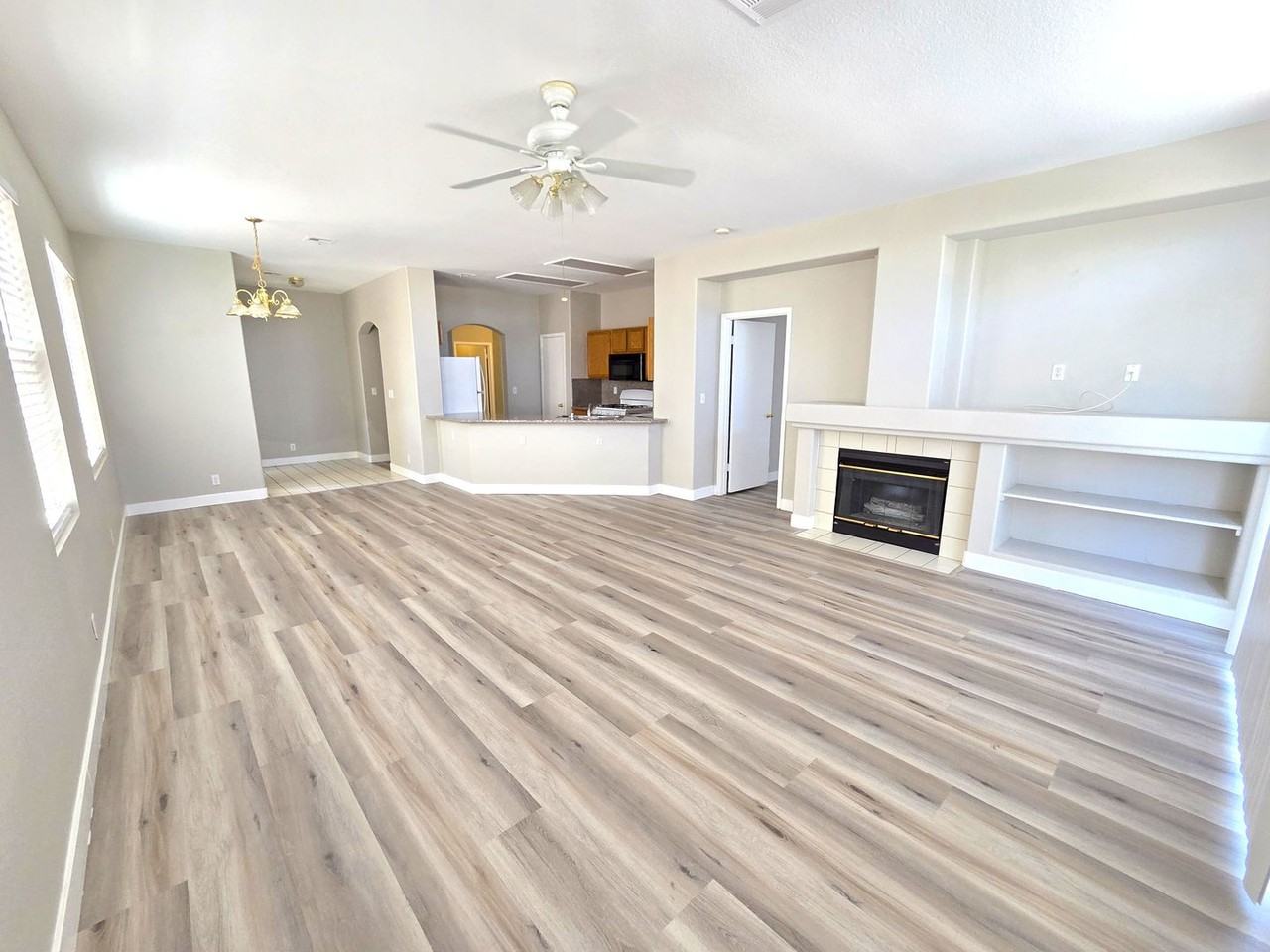 7904 Canyon Grove Ct - Photo 4 of 28