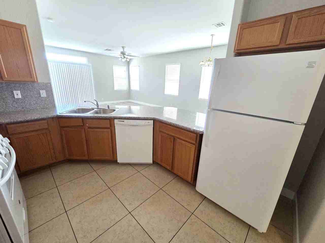 7904 Canyon Grove Ct - Photo 7 of 28