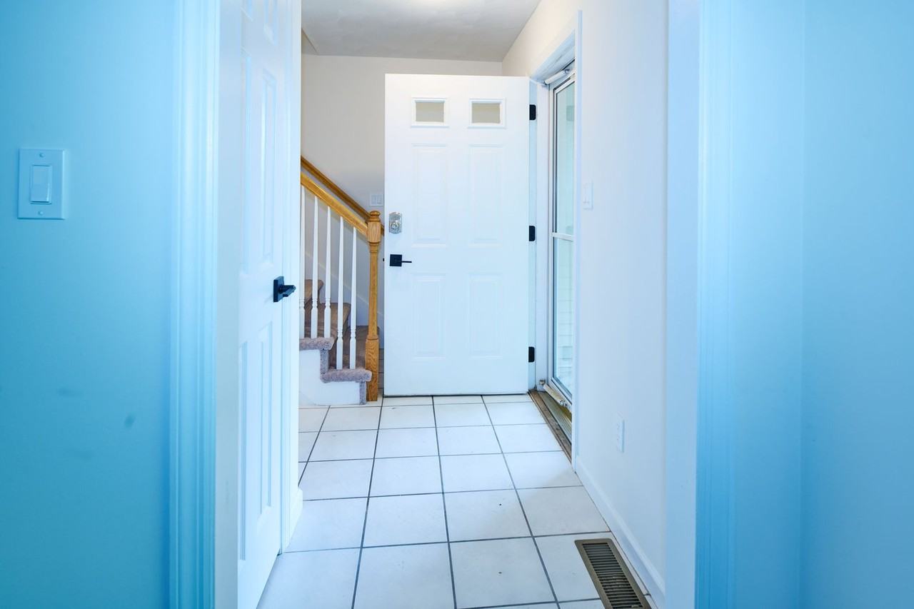 3017 Fairchild Ln - Photo 4 of 50